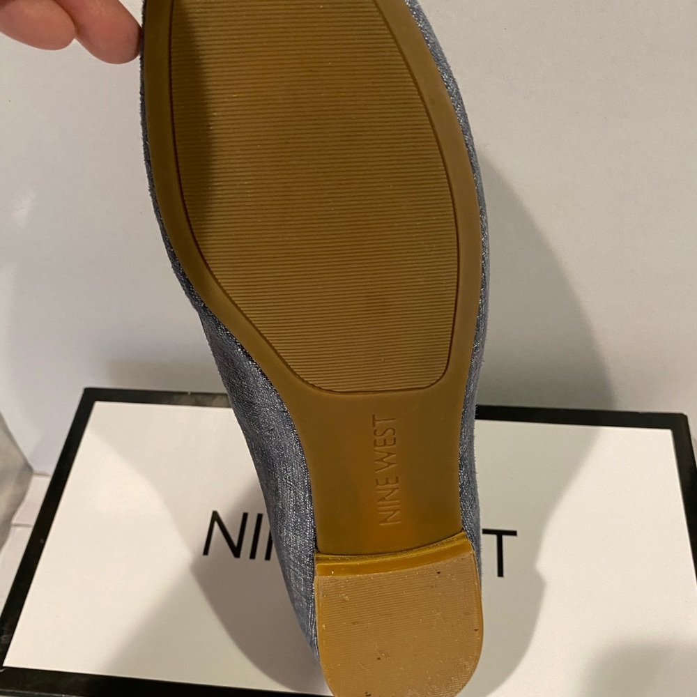 Nine West Blue Loafers with Jewels on the toe. EUC. Sz 8. Comes with box. - Picture 4 of 6
